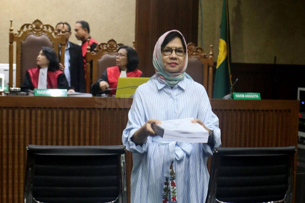 Karen Agustiawan Dituntut...