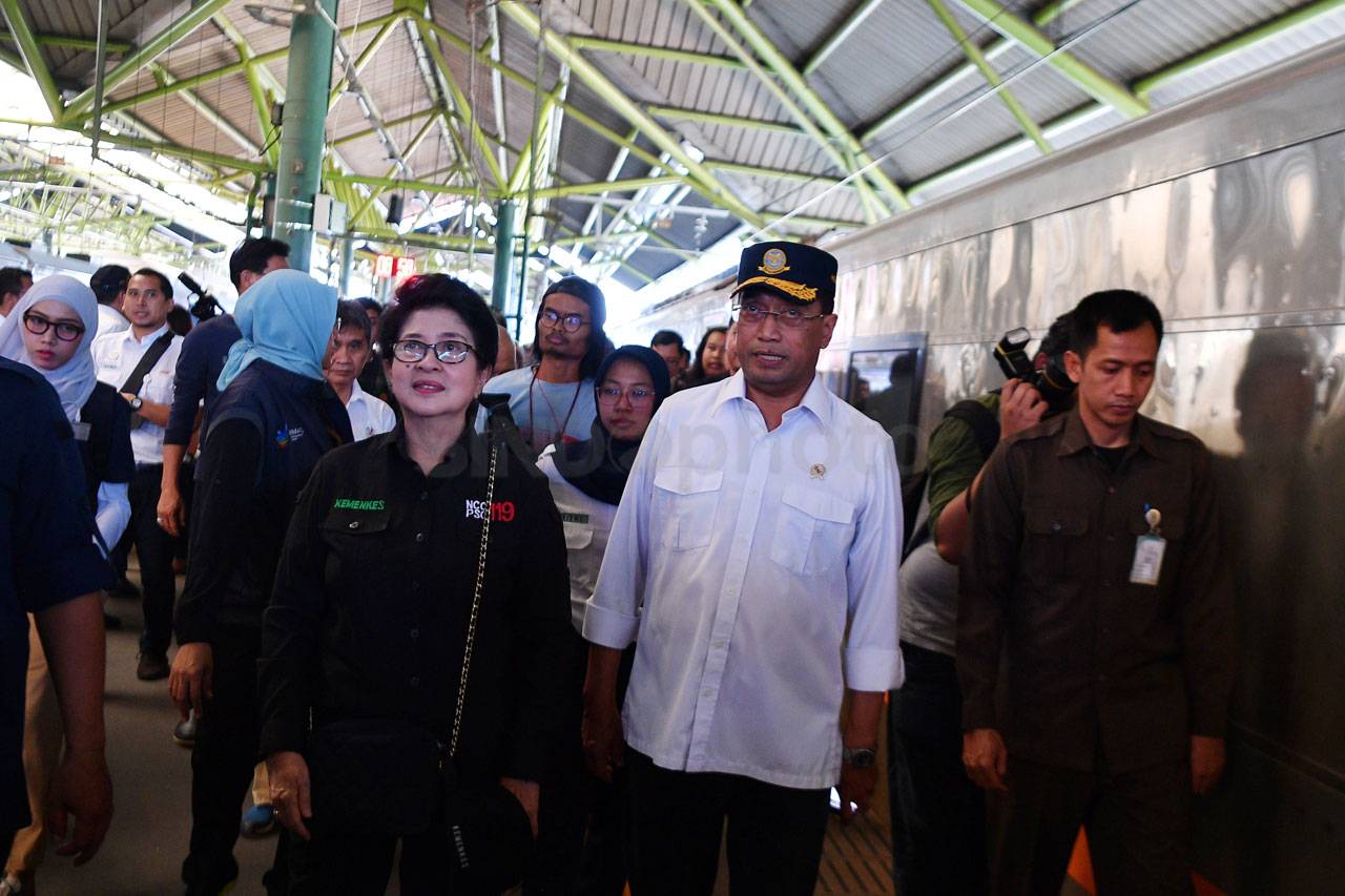Menhub Tinjau Kesiapan...