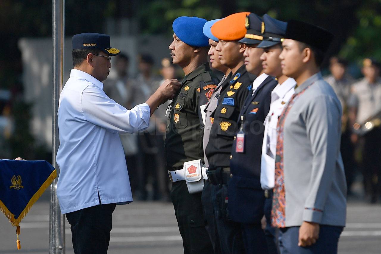 Menhub Tinjau Kesiapan...