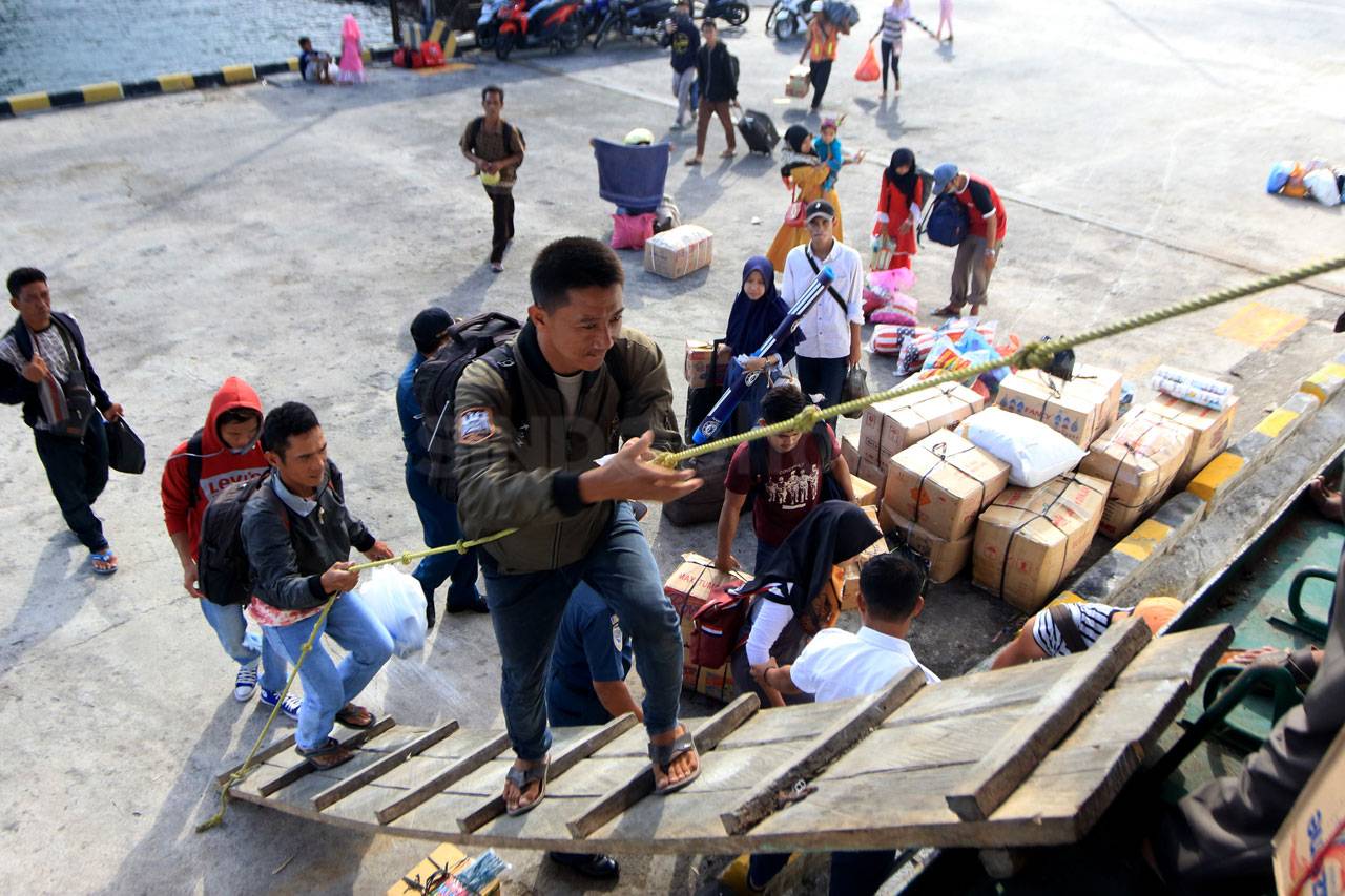 Arus Mudik di Pelabuhan...