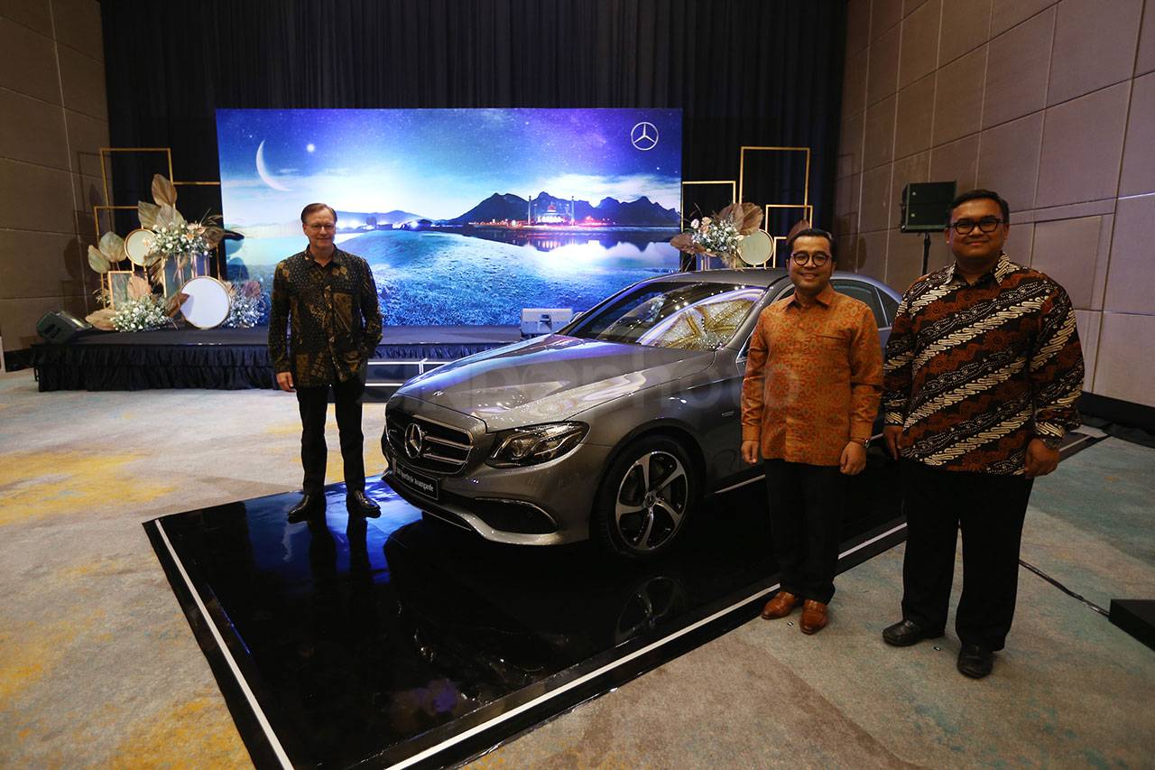 Mercedes-Benz Indonesia...