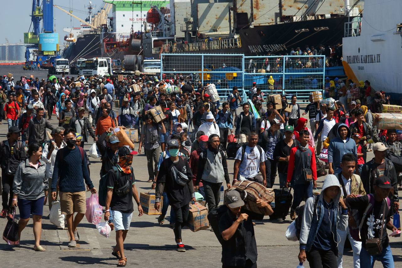 Pemudik Kapal Laut Tiba...