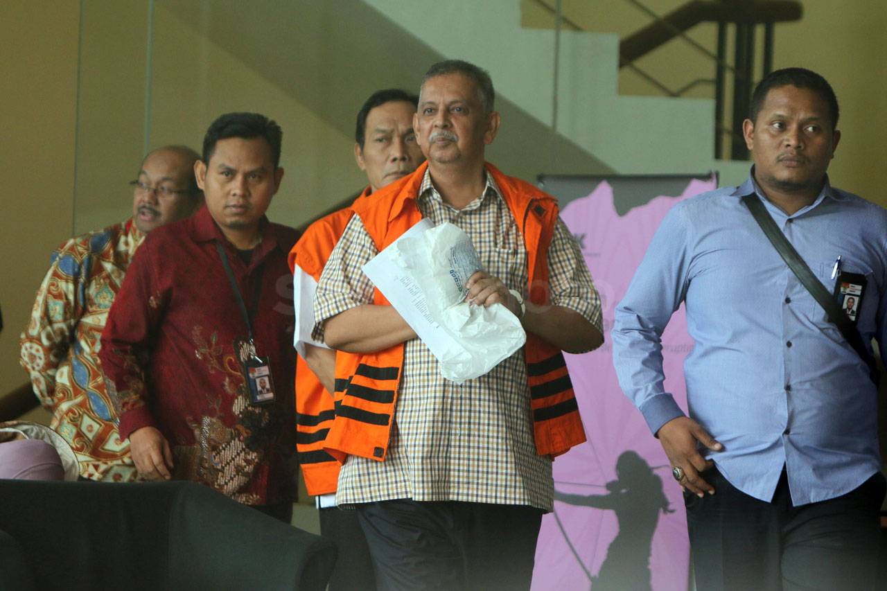 KPK Lanjutkan Pemeriksaan...