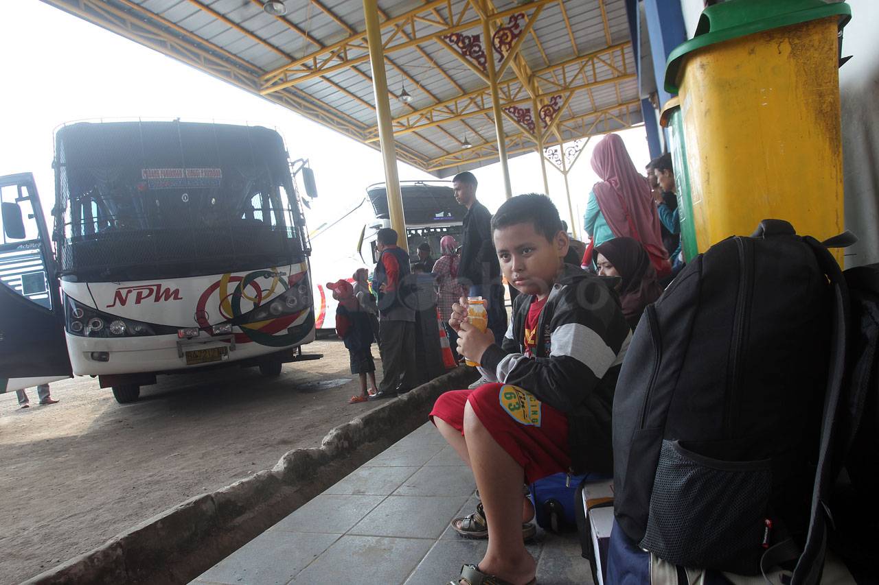 Arus Mudik di Terminal...