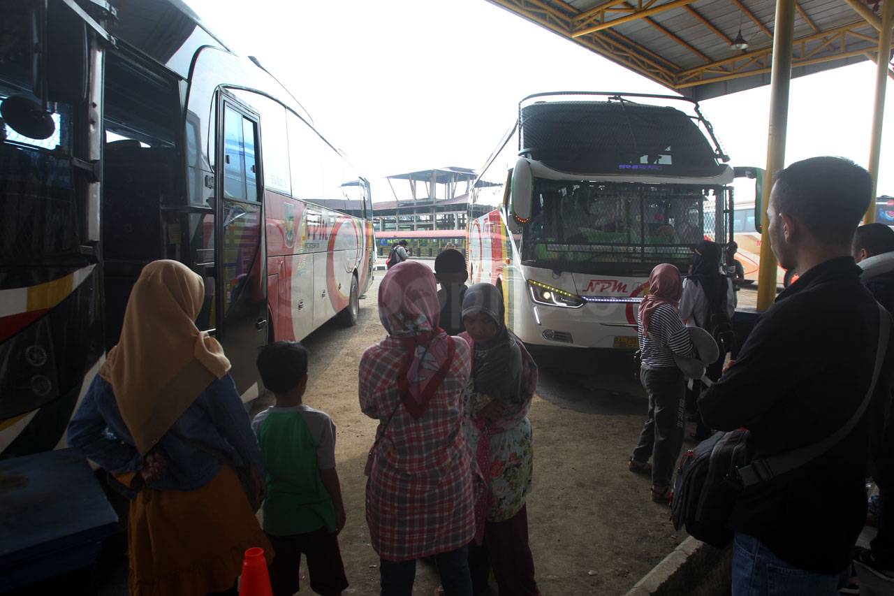 Arus Mudik di Terminal...
