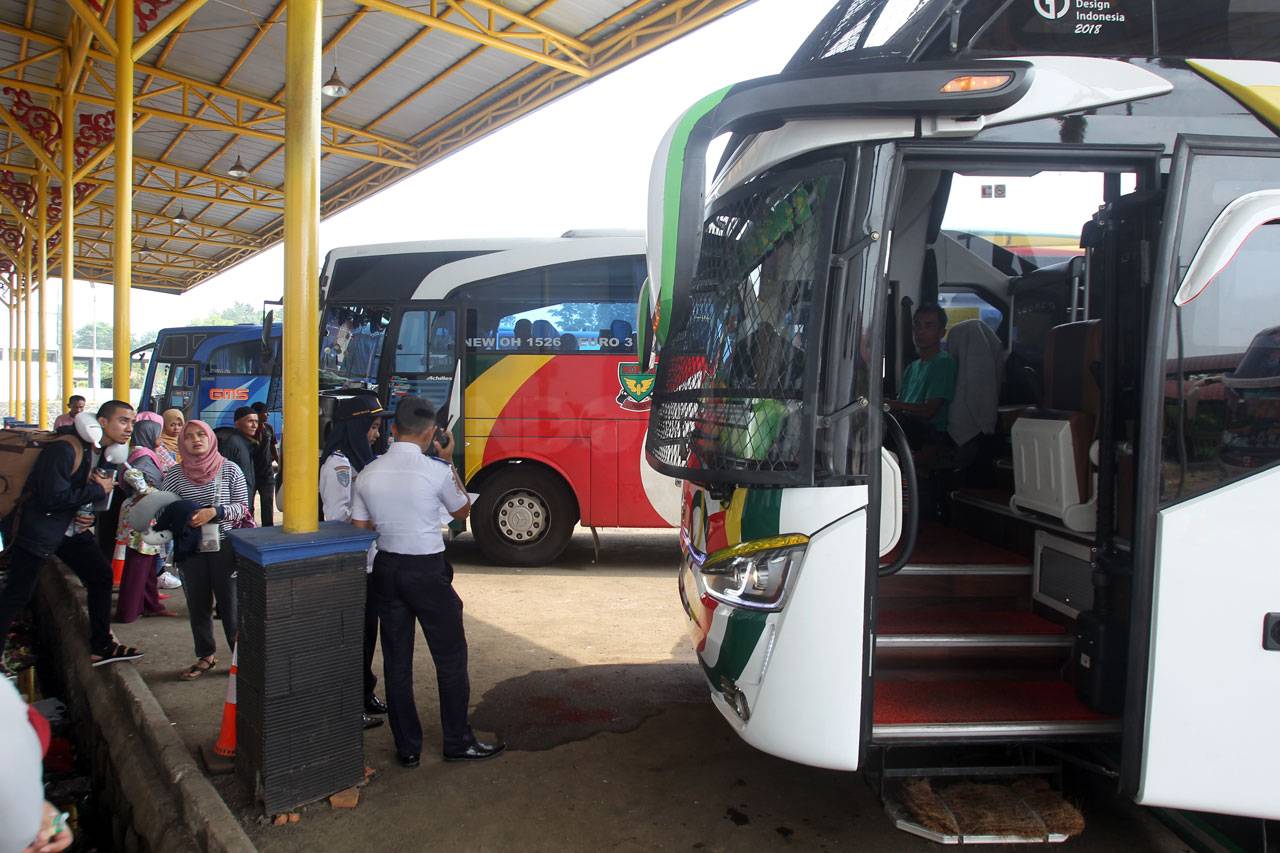 Arus Mudik di Terminal...