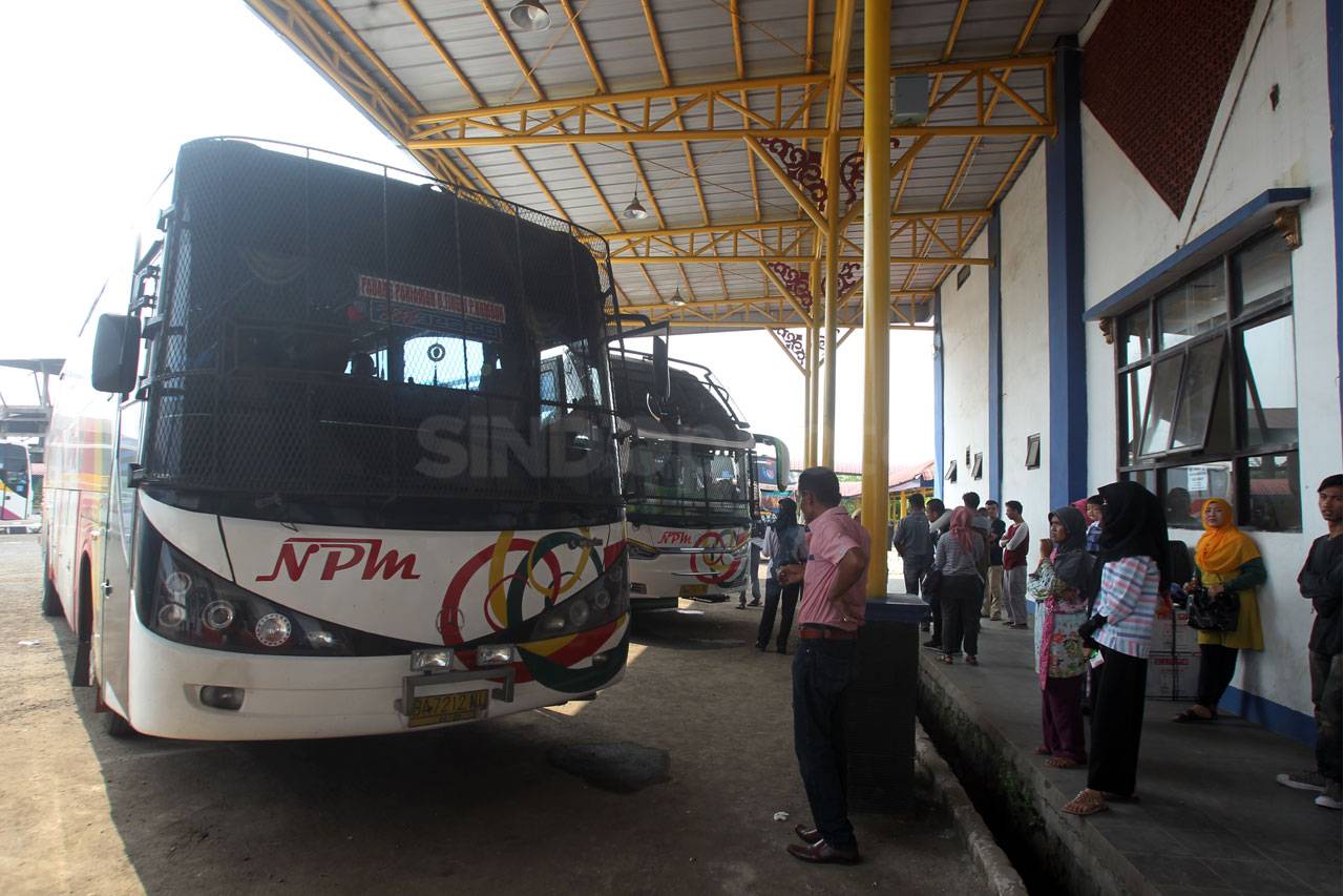 Arus Mudik di Terminal...