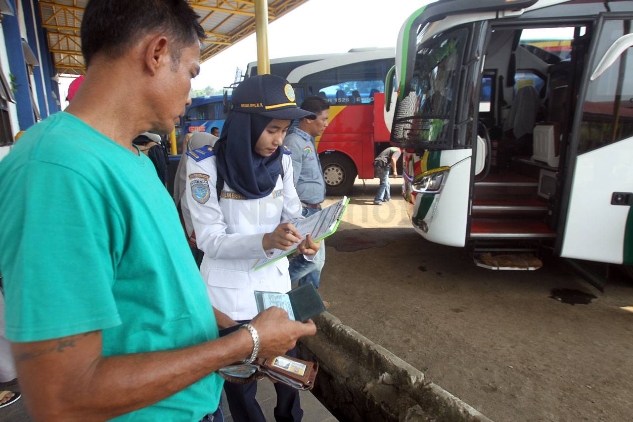 Arus Mudik di Terminal...