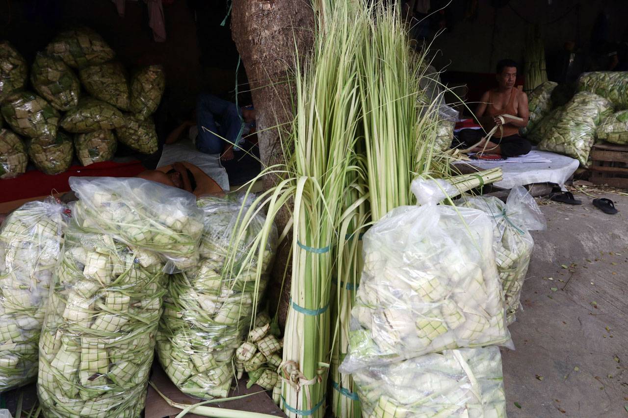 Jelang Lebaran, Penjualan...