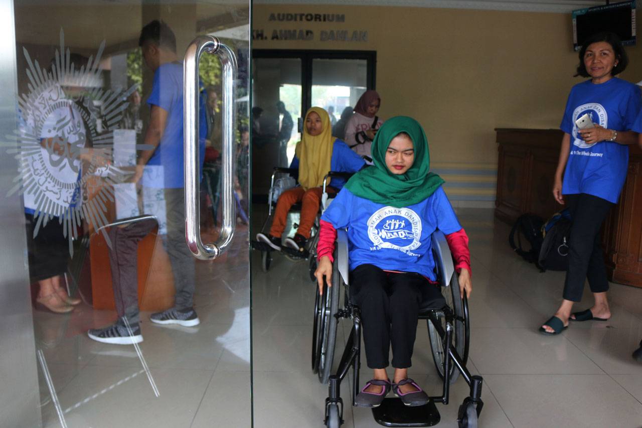 98 Penyandang Disabilitas...