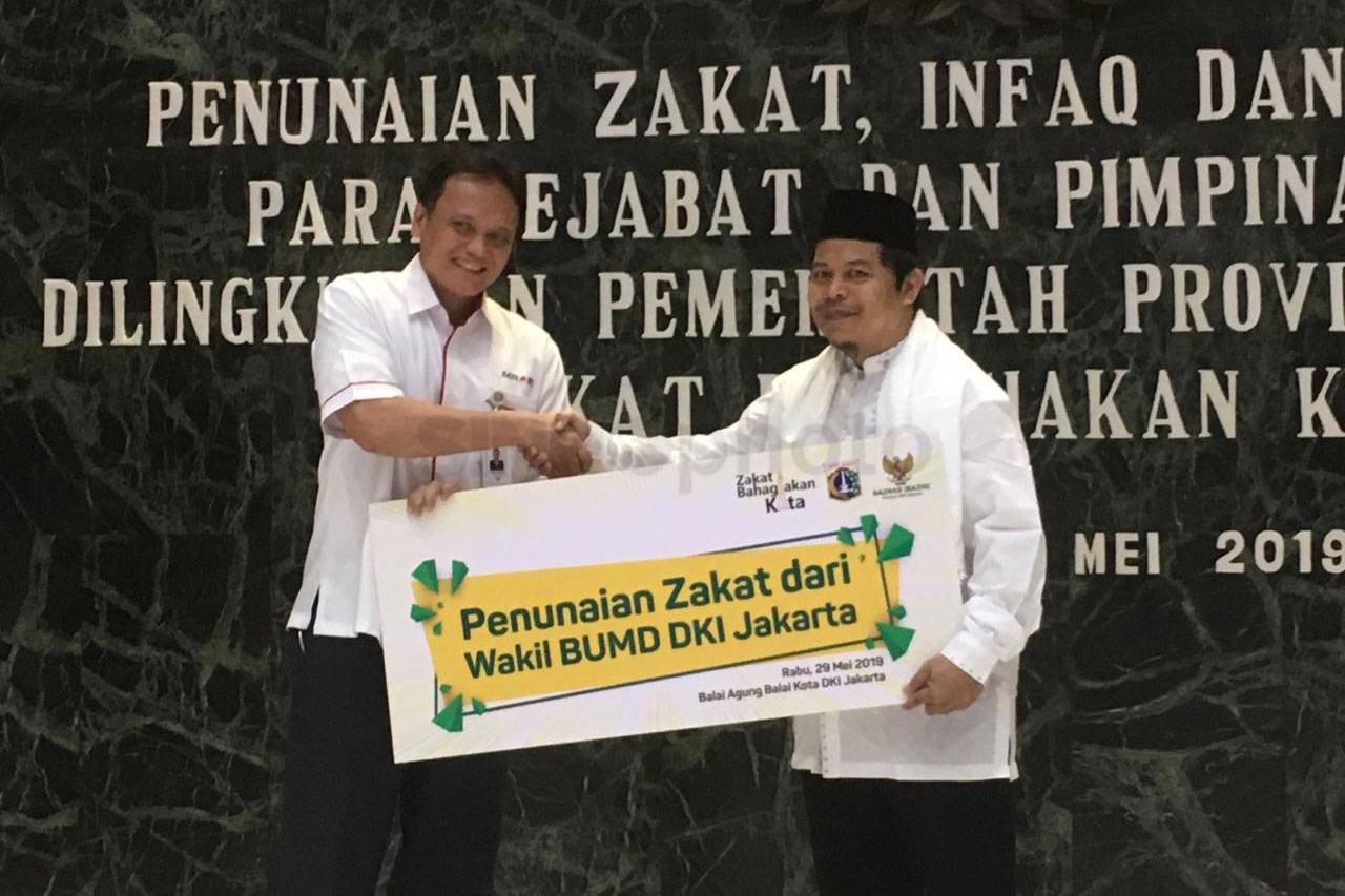 Bank DKI Serahkan ZIS...