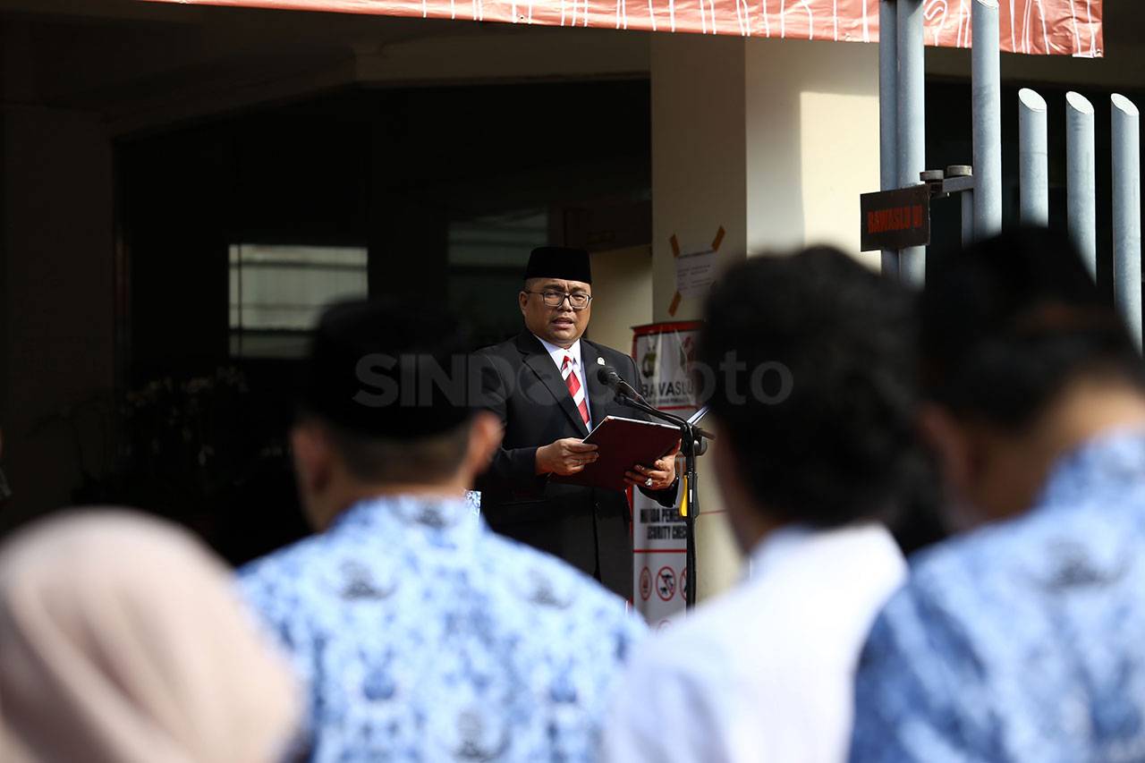 Pegawai Bawaslu Gelar...
