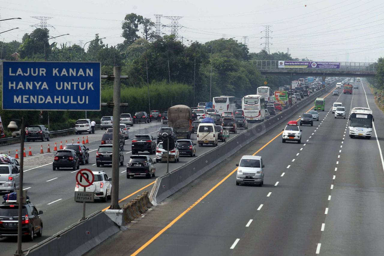 Jalan Tol Jakarta-Cikampek...
