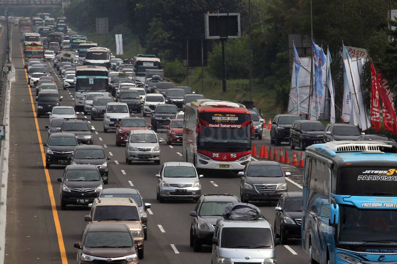 Jalan Tol Jakarta-Cikampek...