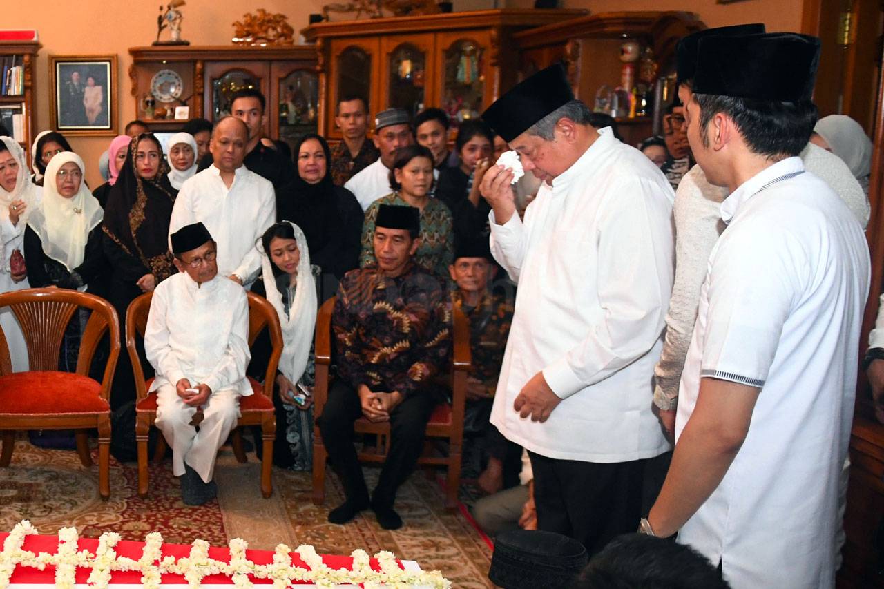 Presiden Jokowi Melayat...