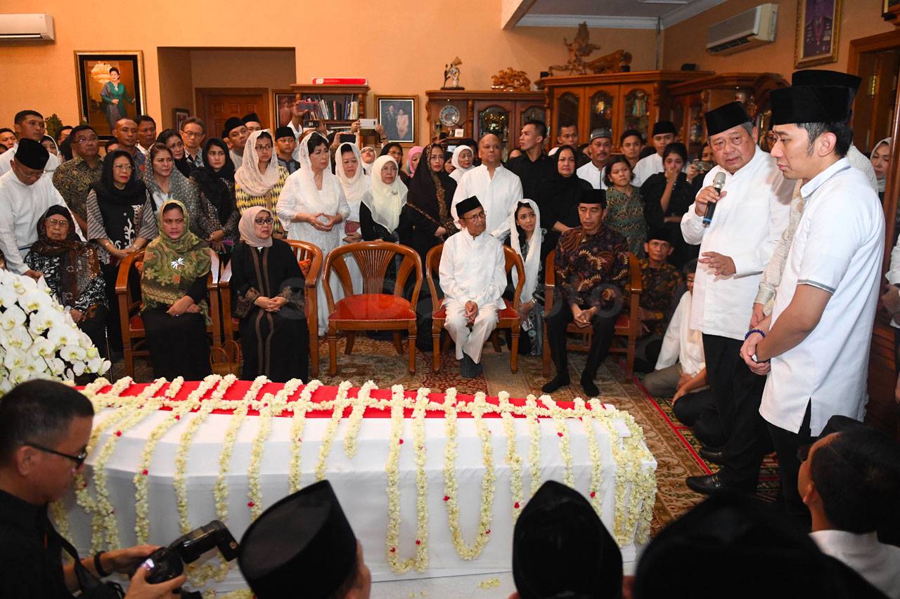 Presiden Jokowi Melayat...