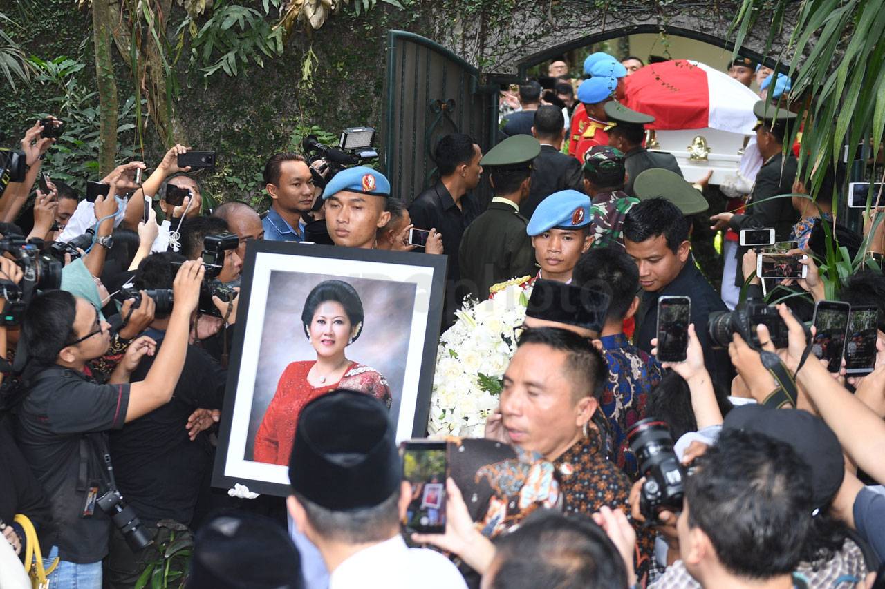 Jenazah Ani Yudhoyono...