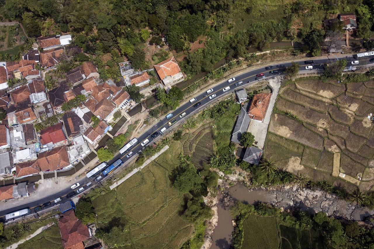 Puncak Arus Mudik, Jalur...