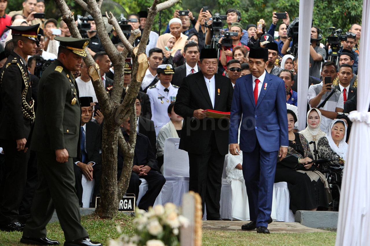 Ani Yudhoyono Dimakamkan...