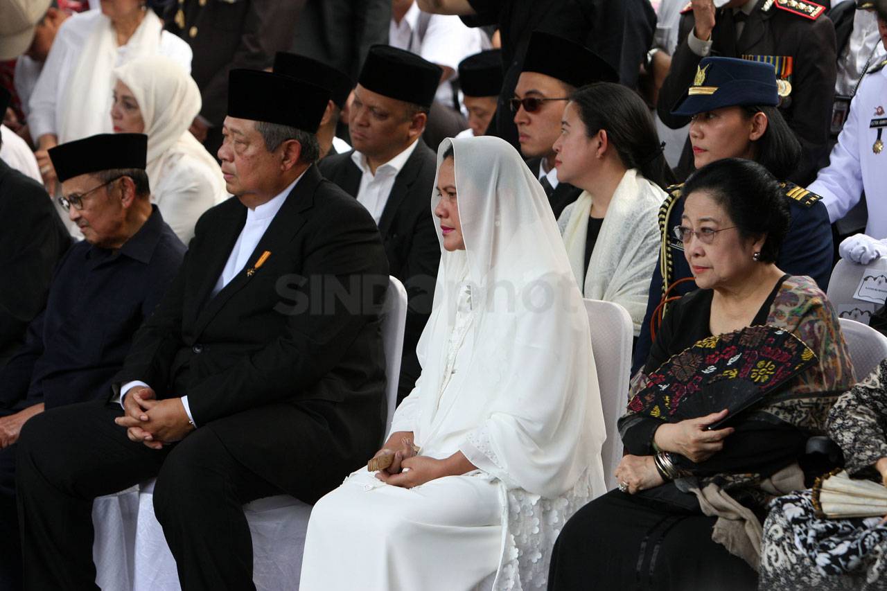 Ani Yudhoyono Dimakamkan...