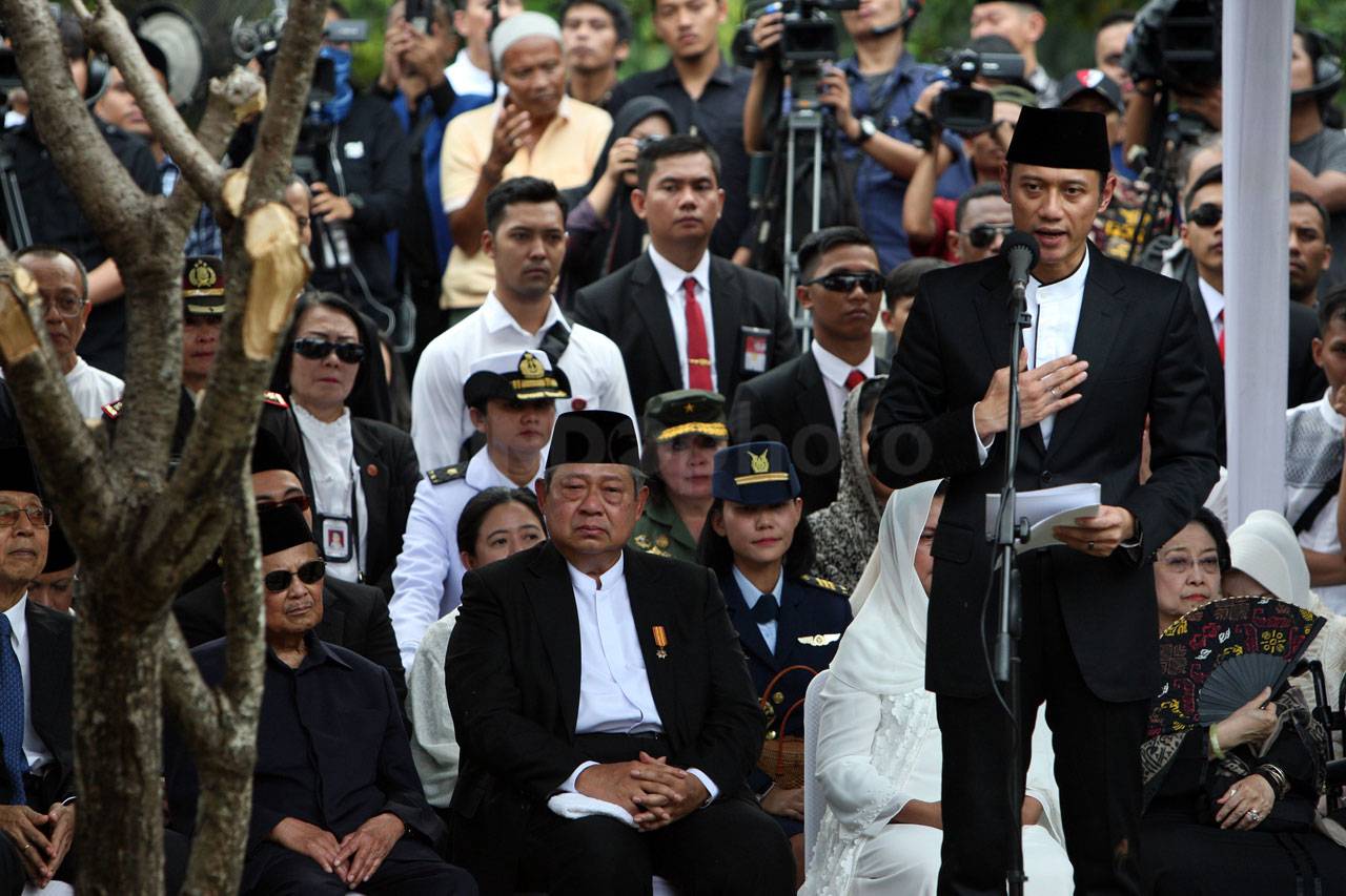 Ani Yudhoyono Dimakamkan...