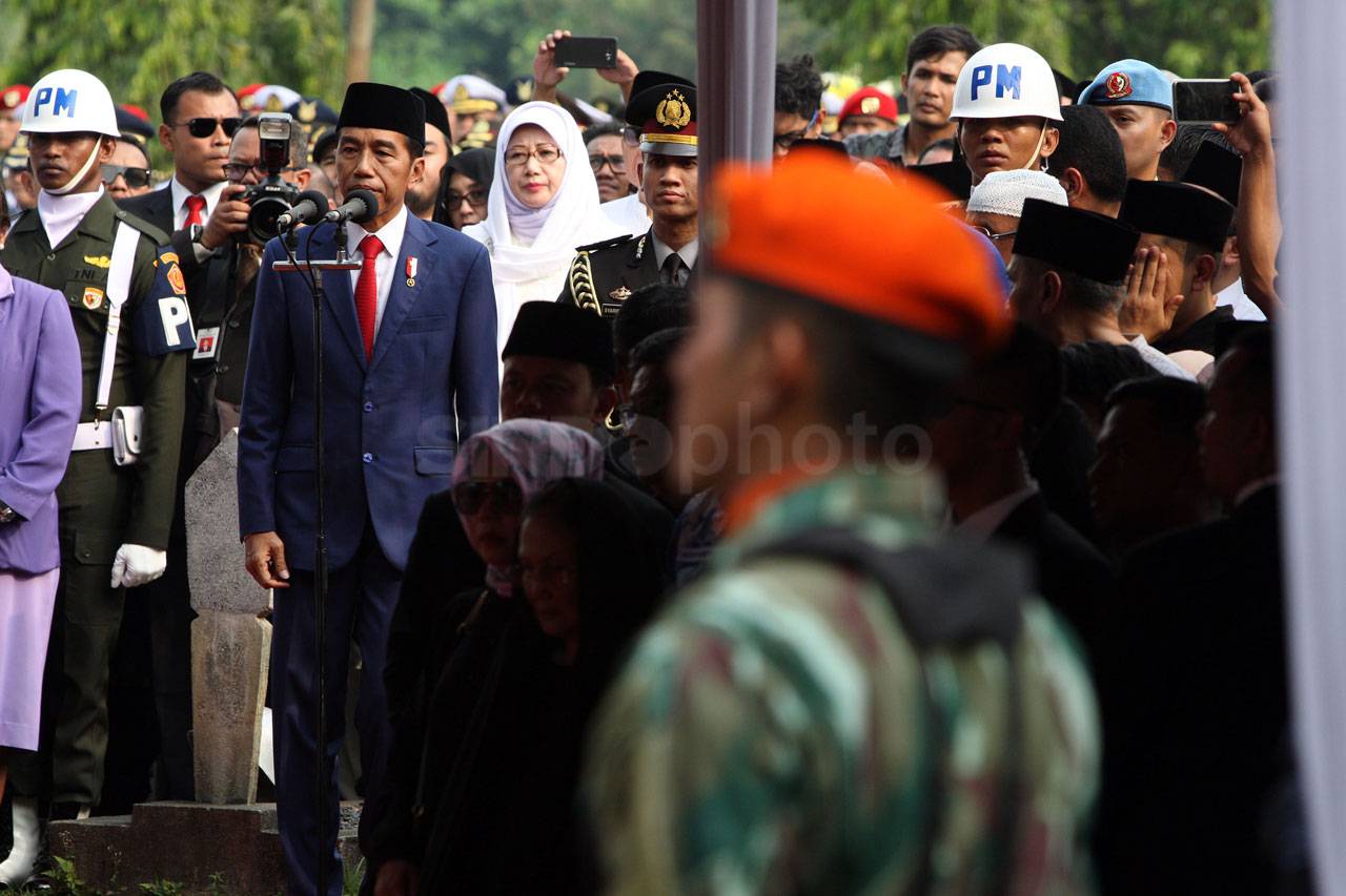 Ani Yudhoyono Dimakamkan...