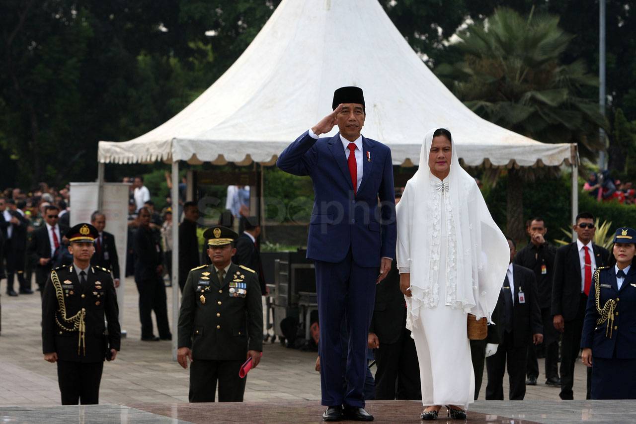 Ani Yudhoyono Dimakamkan...