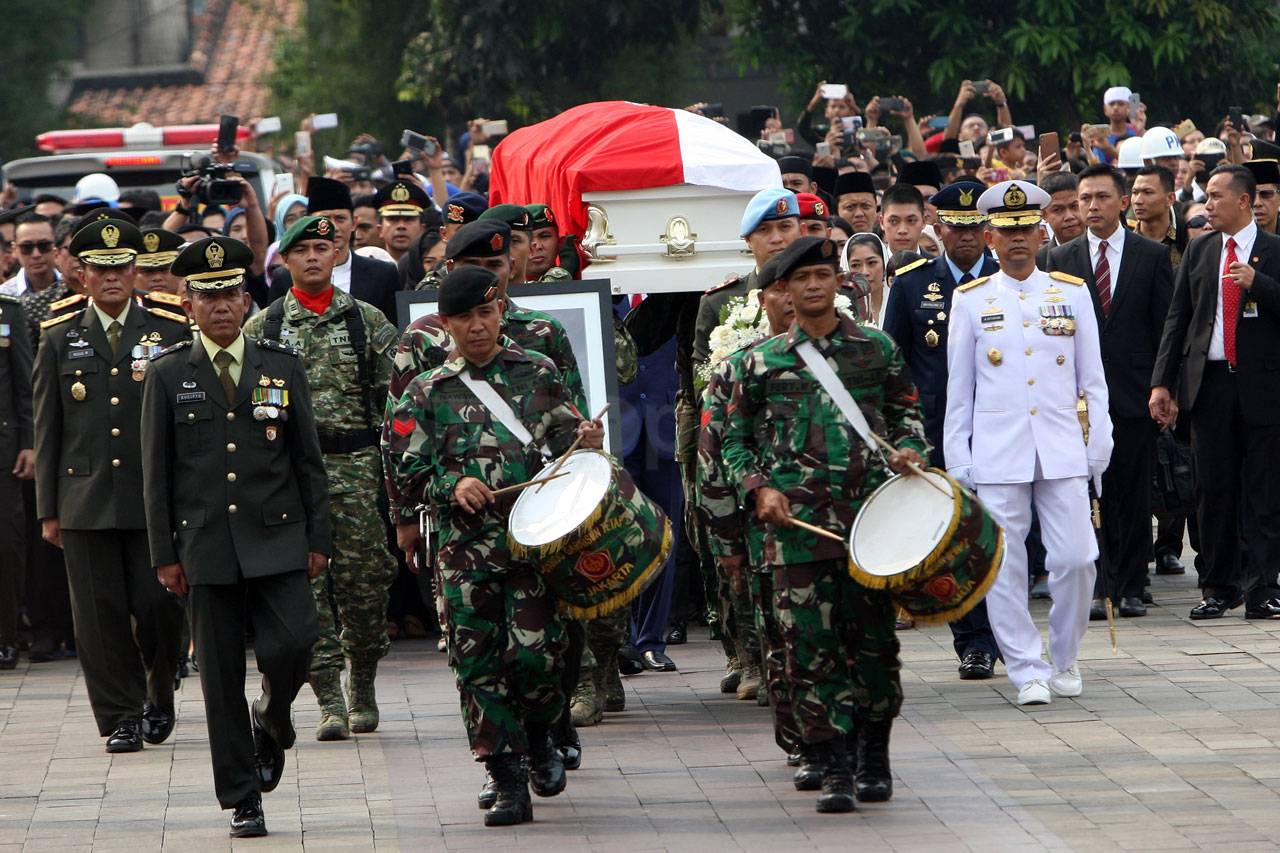 Ani Yudhoyono Dimakamkan...