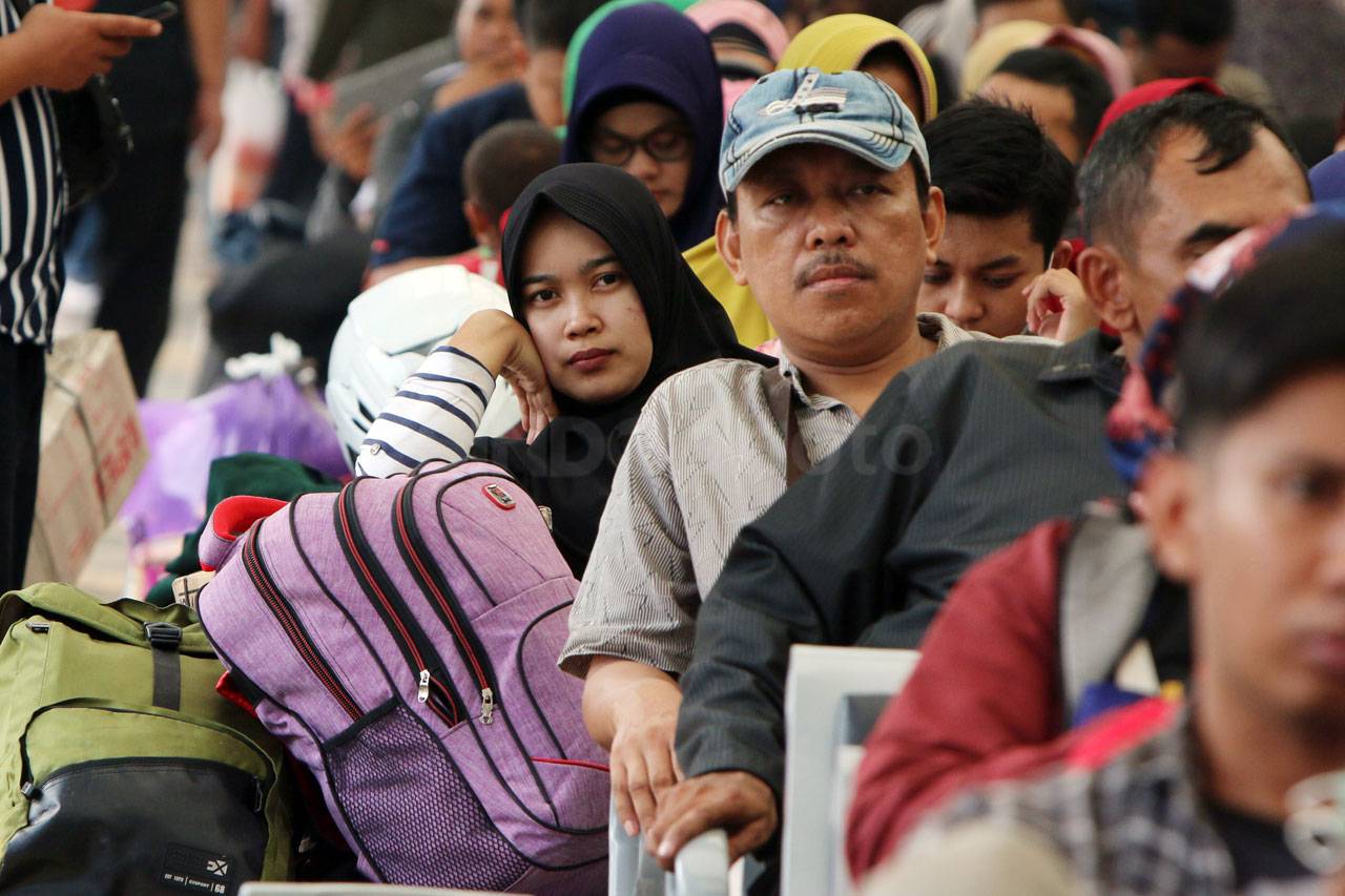 H-3 Lebaran, Stasiun...