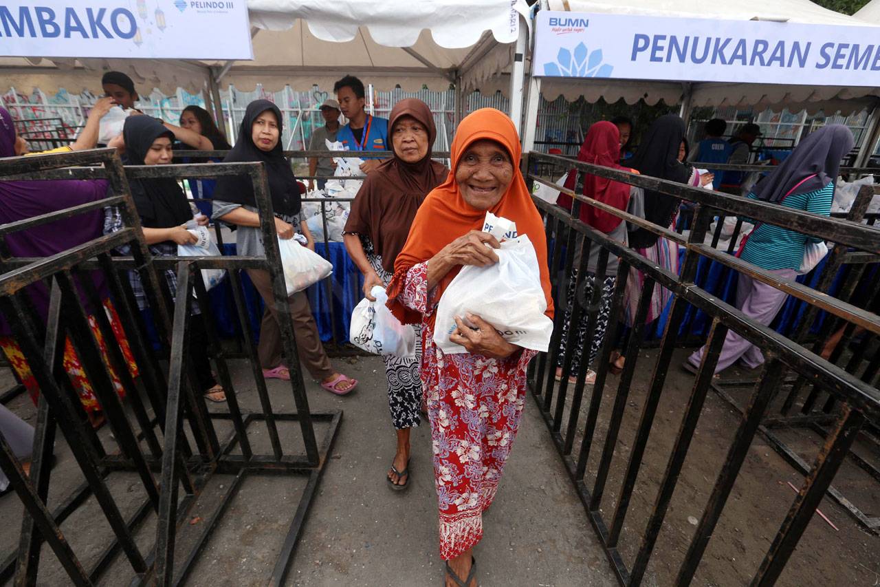 Rini Soemarno Bagikan...