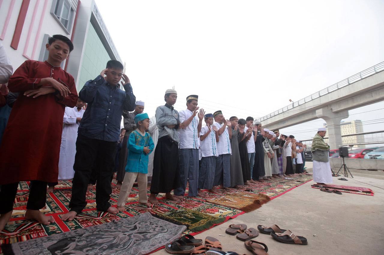 Ratusan Warga Kota Palembang...
