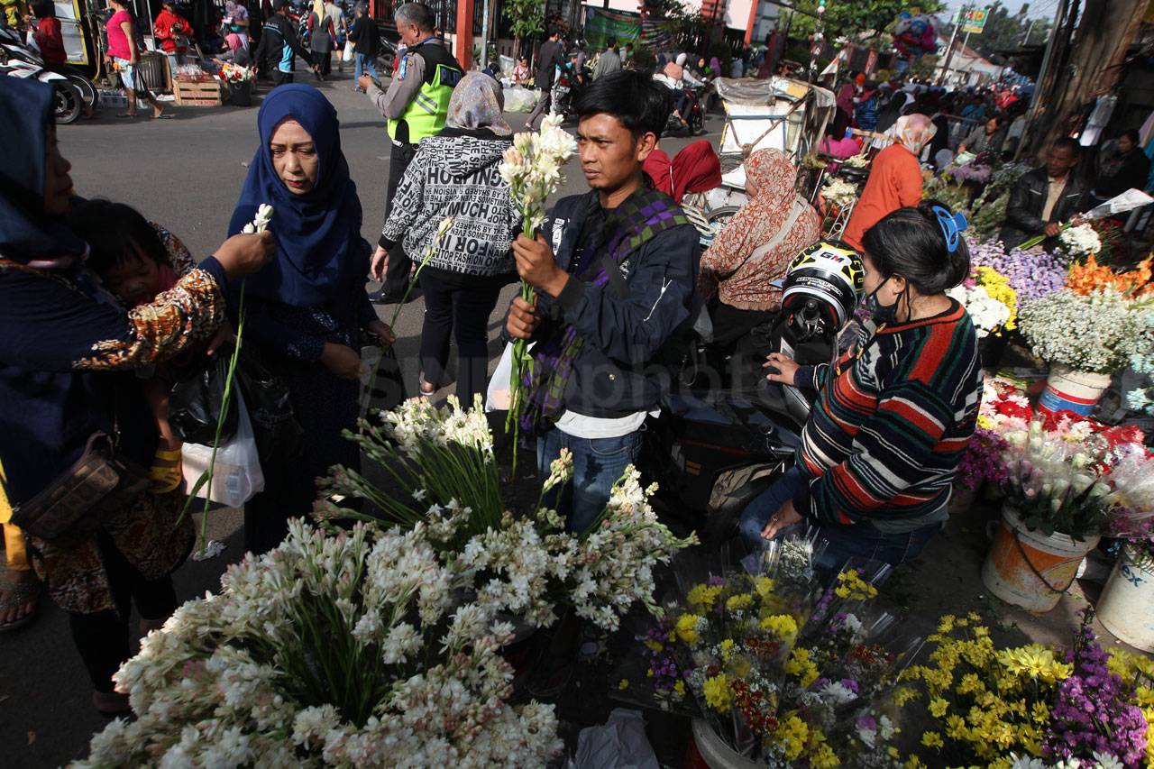 Penjual Bunga dan Kulit...