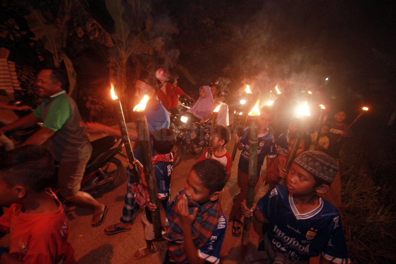 Pawai Obor Sambut Hari...