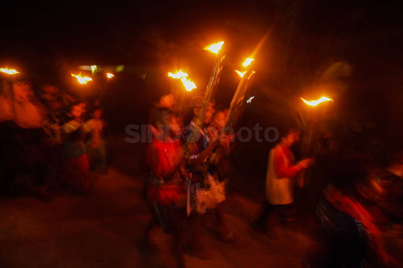 Pawai Obor Sambut Hari...