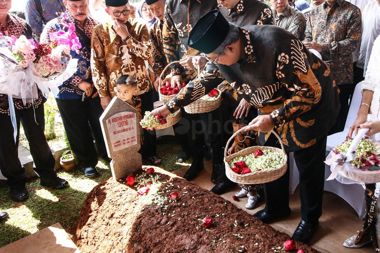 SBY Ziarah ke Makam...