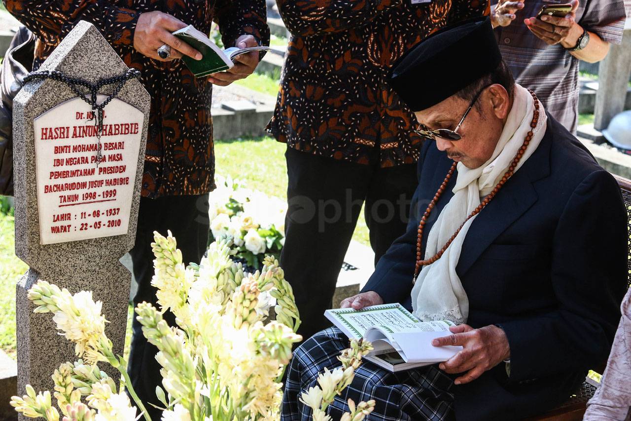 BJ Habibie Ziarah ke...