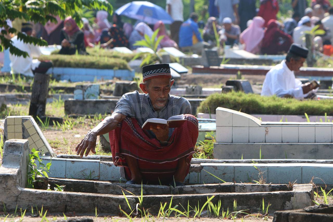 Lebaran Hari Kedua,...