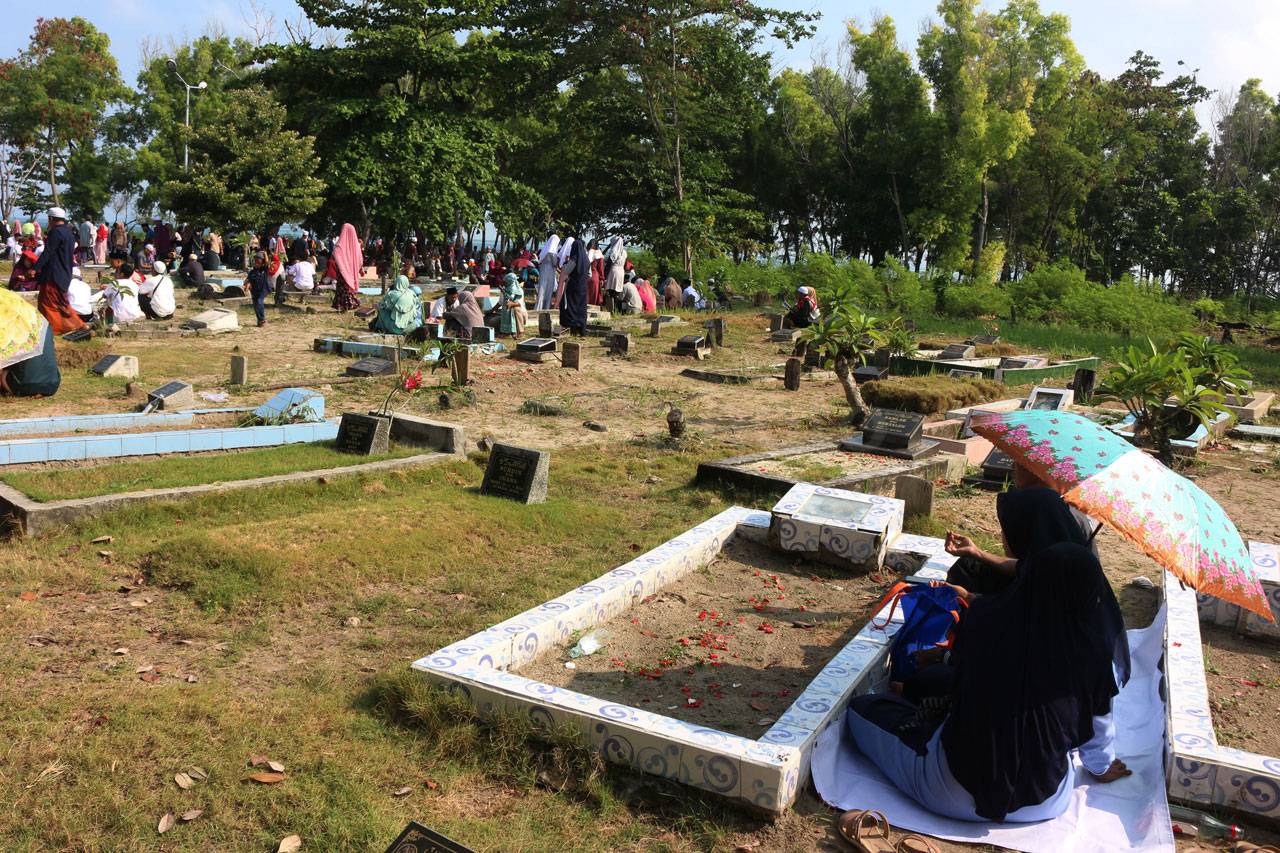 Lebaran Hari Kedua,...