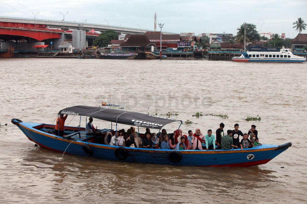 Menikmati Sungai Musi...
