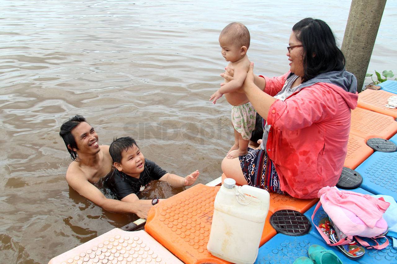Warga Tionghoa Gelar...