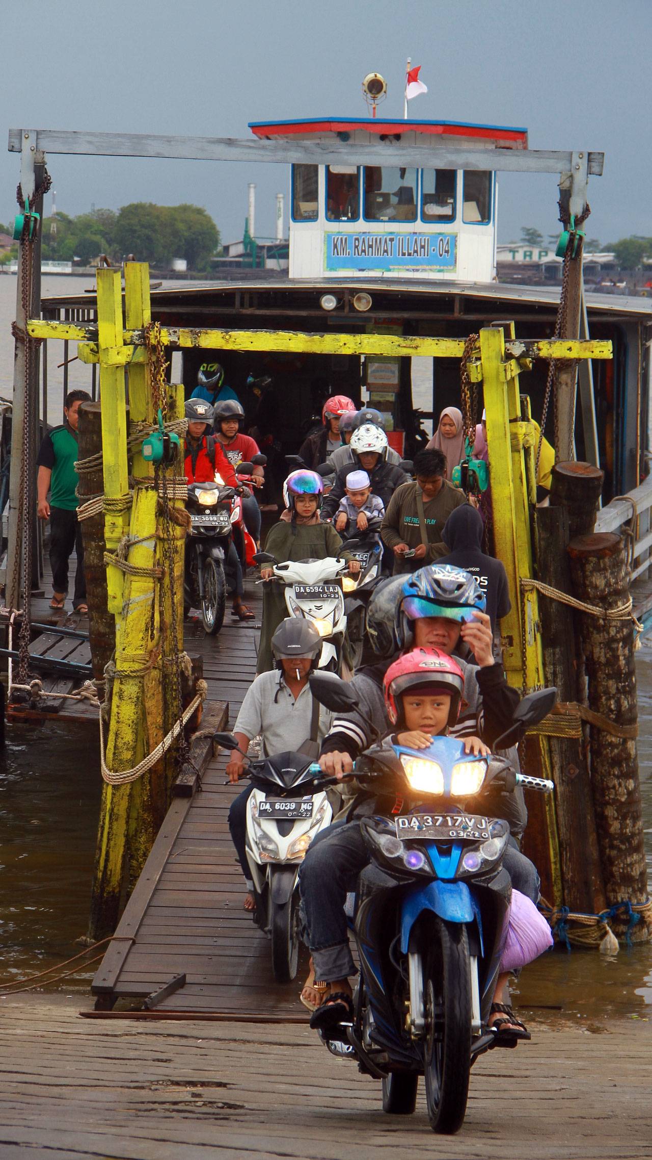 Arus Balik di Dermaga...