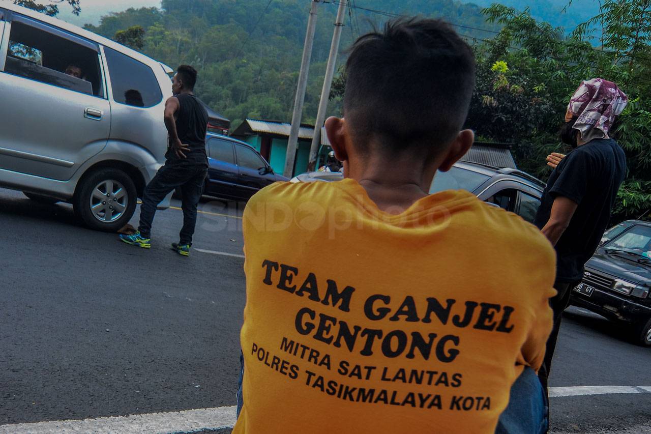 Tukang Ganjal Ban Bantu...