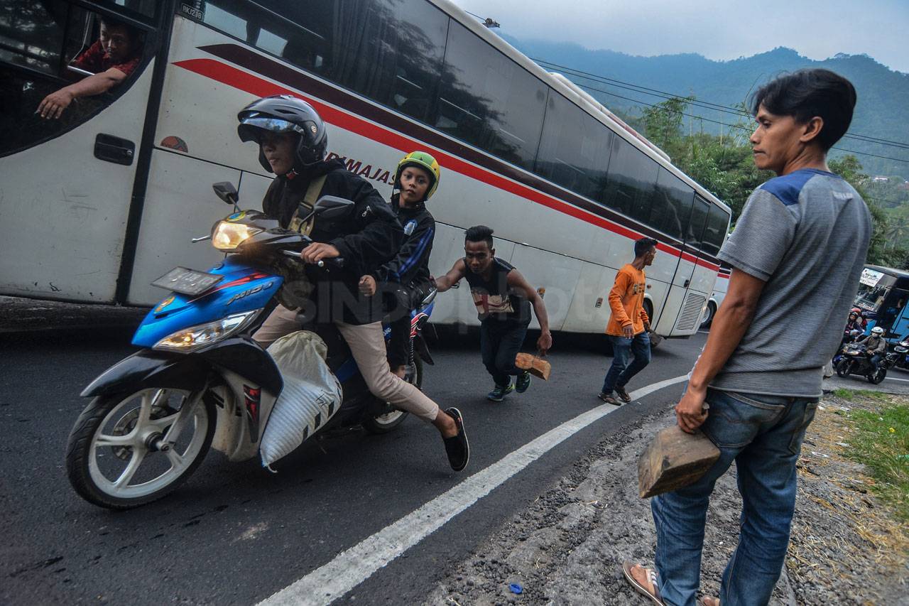 Tukang Ganjal Ban Bantu...