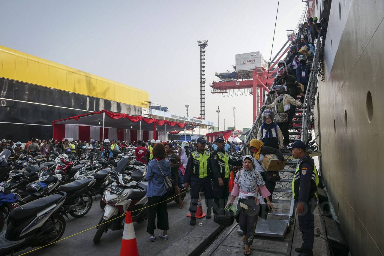 Arus Balik di Pelabuhan...