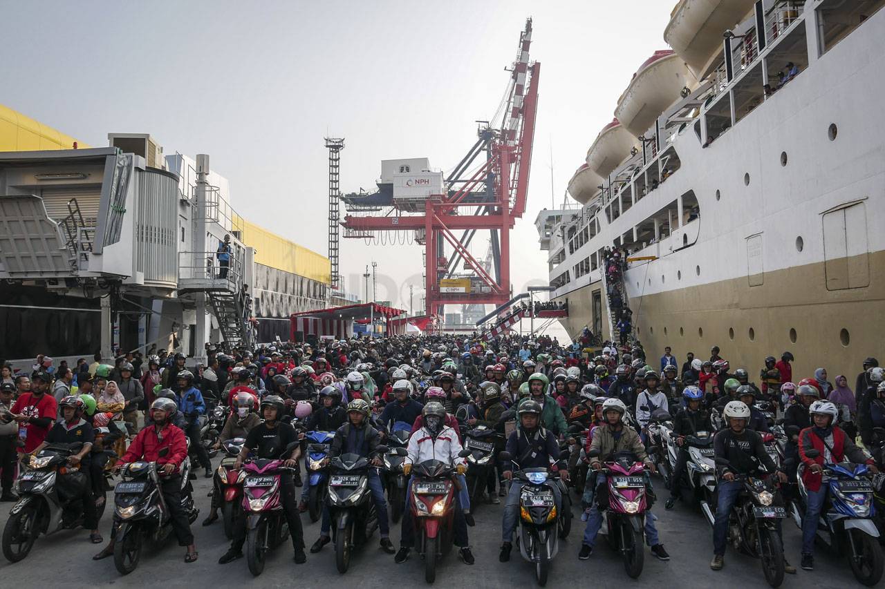 Arus Balik di Pelabuhan...