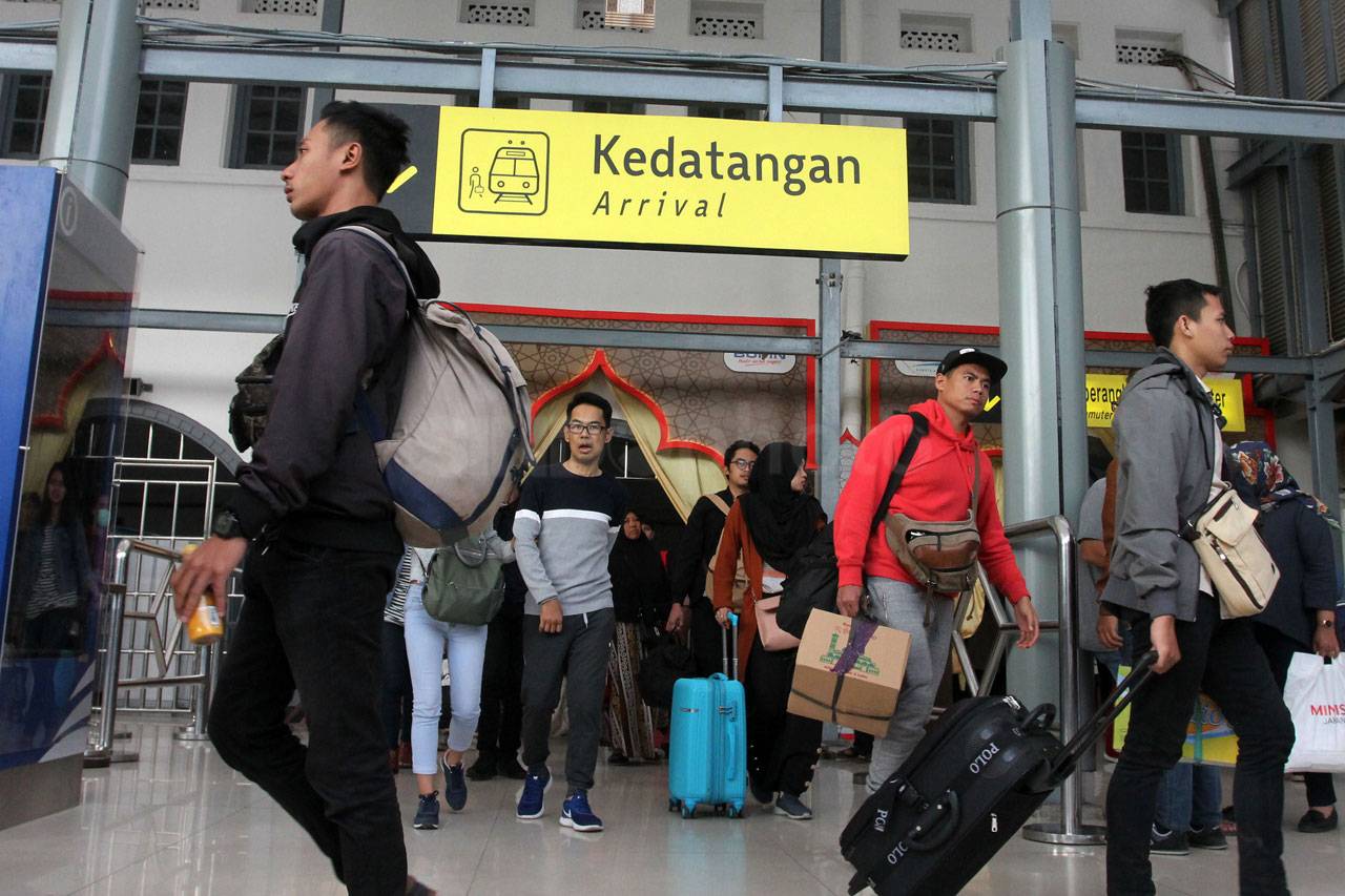 Puncak Arus Balik, Ribuan...