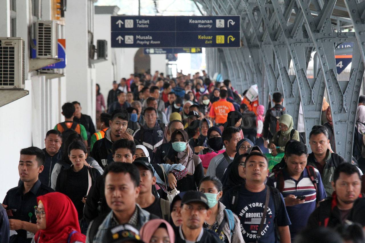 Puncak Arus Balik, Ribuan...
