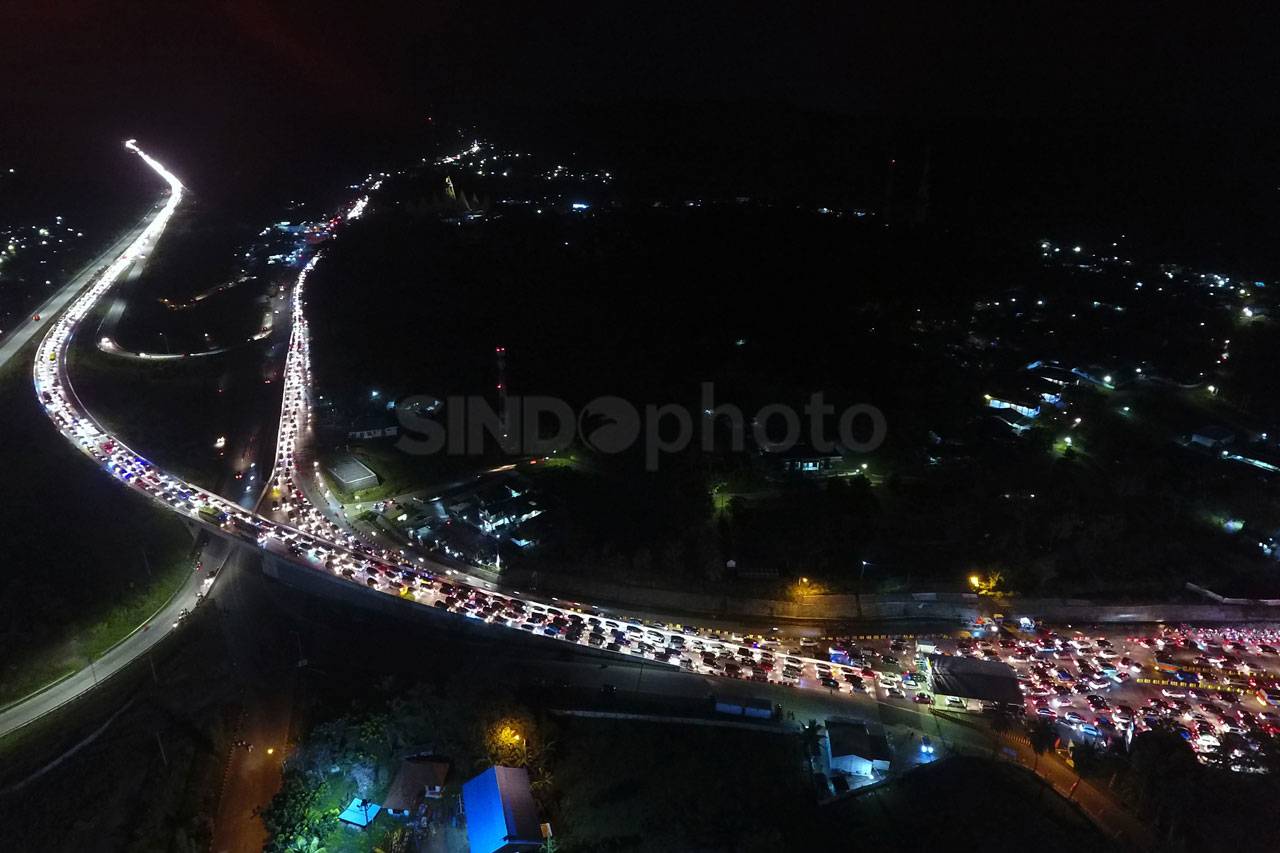 Puncak Arus Balik, Ribuan...