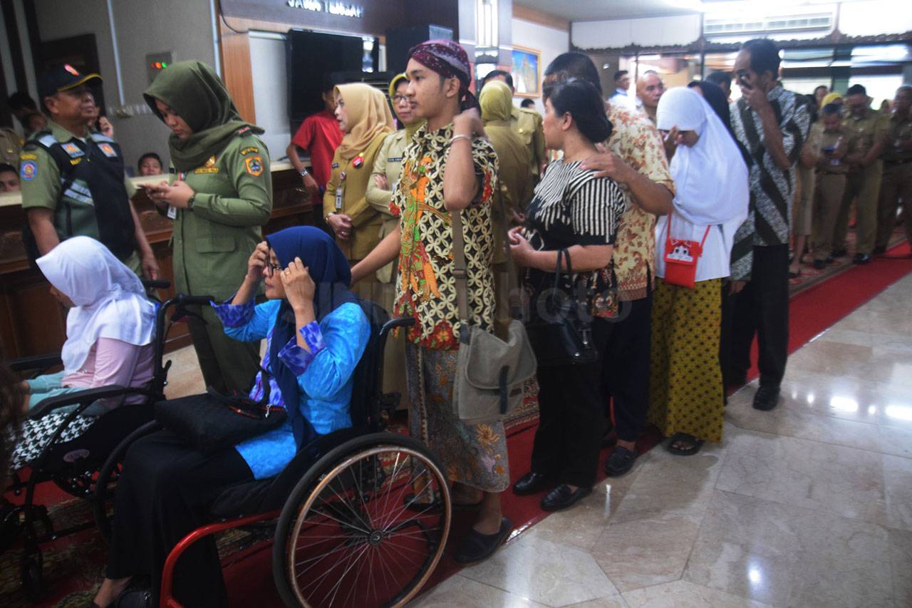 Ribuan PNS dan Warga...