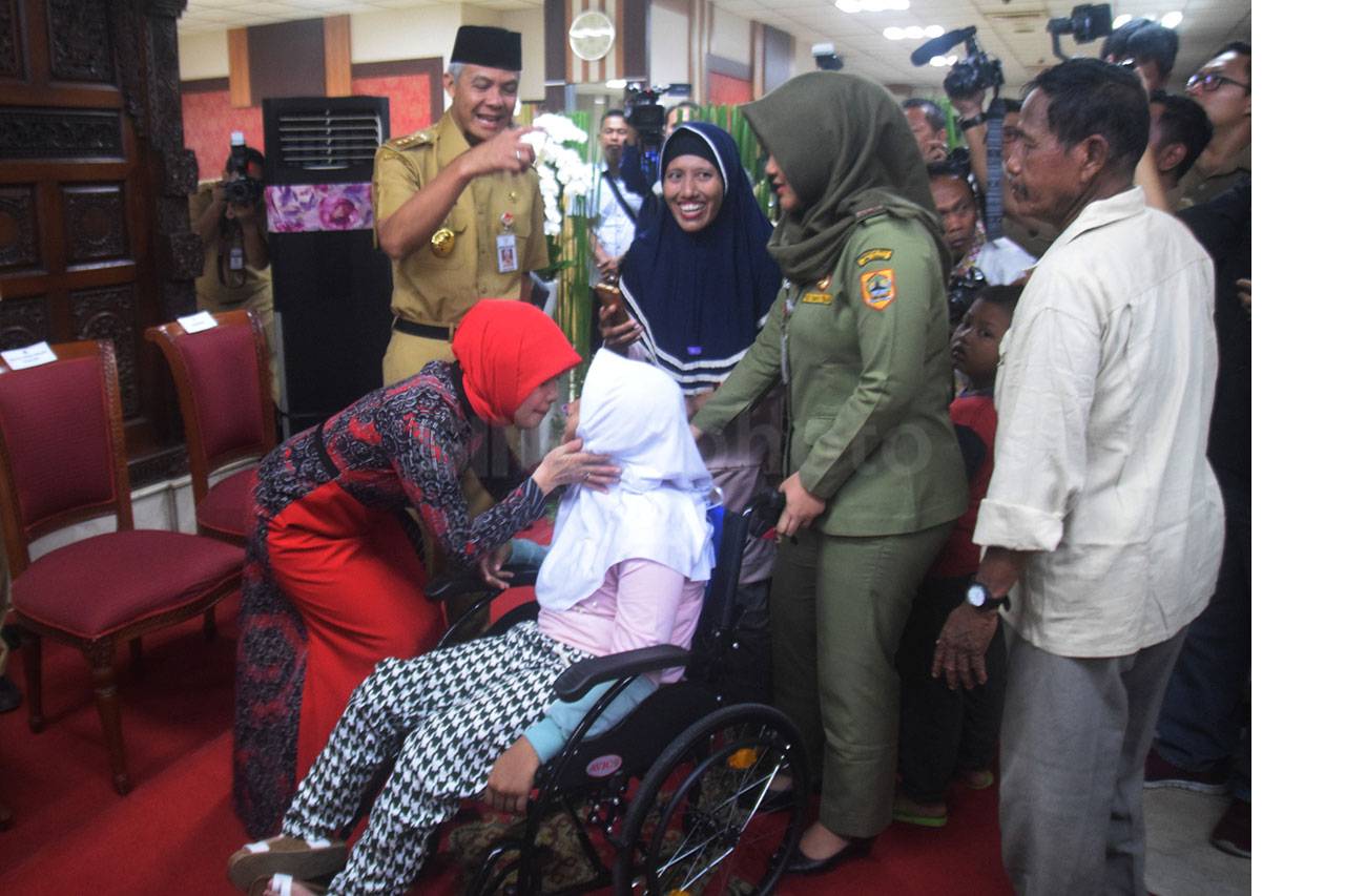Ribuan PNS dan Warga...